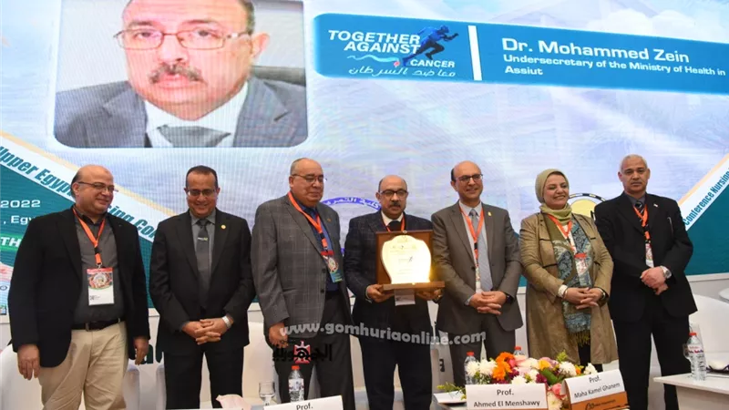 قسم علاج الأورام يكرم قيادات الجامعة و العمل الطبي خلال افتتاح وقائع مؤتمره الدولي في نسخته الثالثة عشر