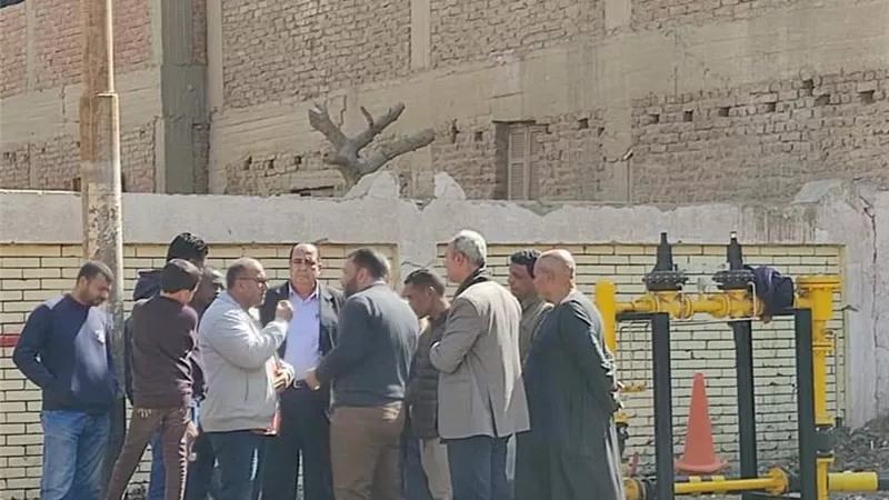 رئيس مدينة إهناسيا يتفقد اعمال مشروع الغاز الطبيعي
