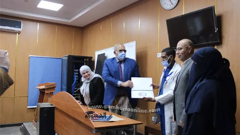 عميد طب بنى سويف يلتقى هيئة التمريض