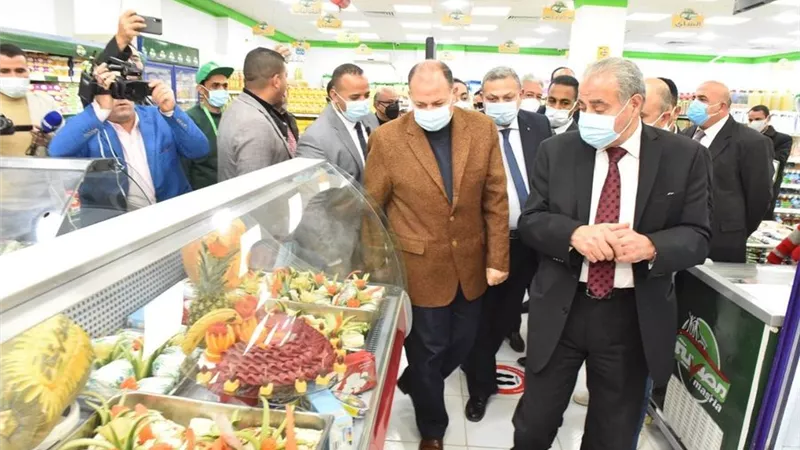 بالصور.. وزير التموين يطمئن على توافر السلع في أسيوط استعدادًا لشهر رمضان