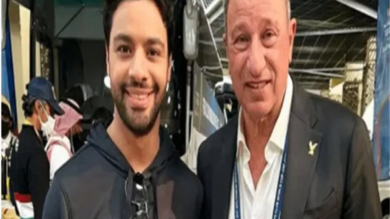 شاهد.. أحمد جمال يحتفل بفوز الأهلى بالبرونزية برفقة الخطيب