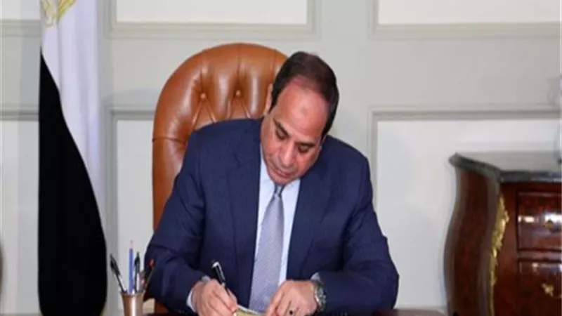 السيسي يوقع قانون تنظيم وتنمية استخدام التكنولوجيا المالية في الانشطة المالية غير المصرفية