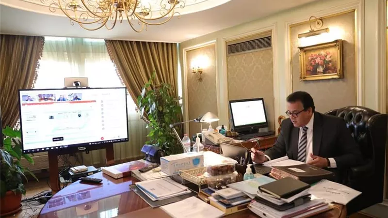 عبد الغفار يشيد بالتطورات والإنجازات بالمقر الجديد لمعهد بحوث الإلكترونيات