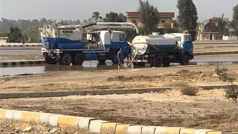 شفط تجمعات المياه بمحور عدلي منصور ببنى سويف