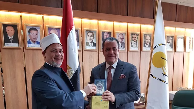 وزارة الأوقاف المصرية تهدى جامعة أسيوط عدداً من الكتب الفكرية والدينية