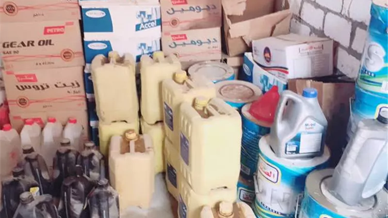 ضبط صاحب مركز لتعبئة زيوت السيارات بالقاهرة بدون ترخيص