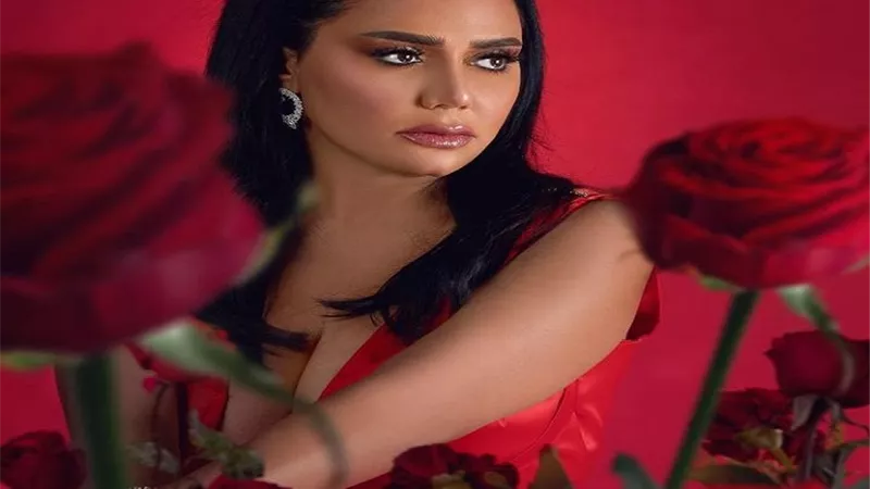 بالأحمر .. رانيا يوسف تتألق في عيد الحب ..صور