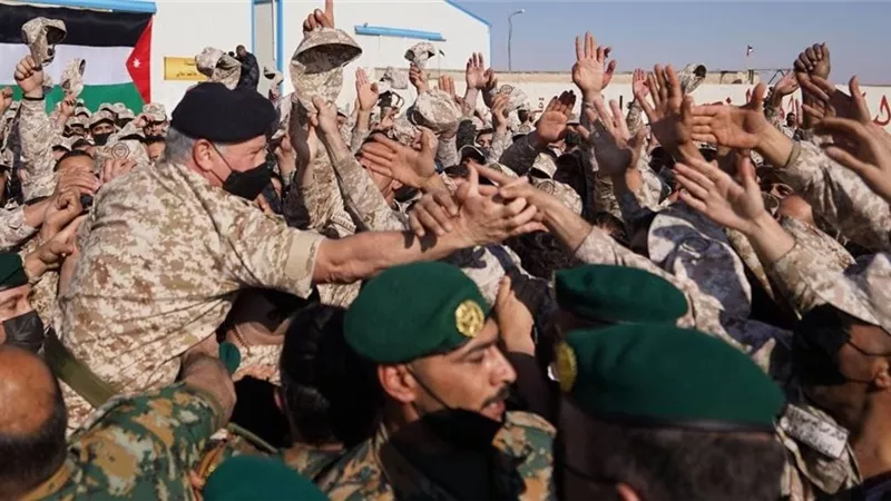 الملك عبد الله يزور واجهة المنطقة العسكرية الشرقية