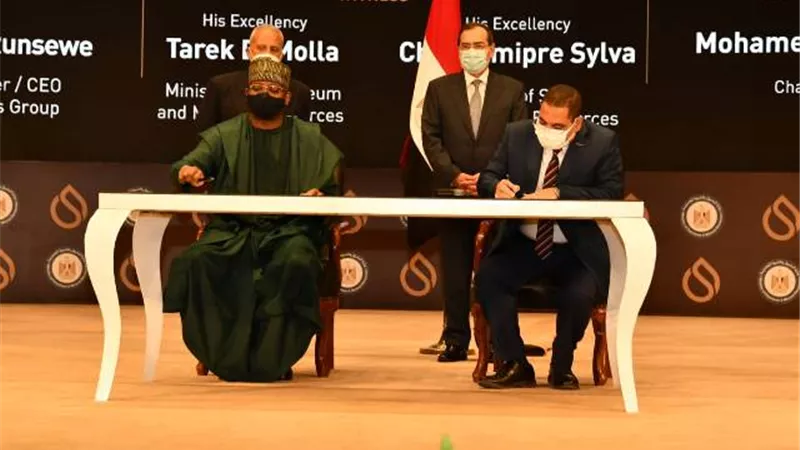 وزير البترول ونظيره النيجيري يشهدان توقيع مذكرة تفاهم بين 