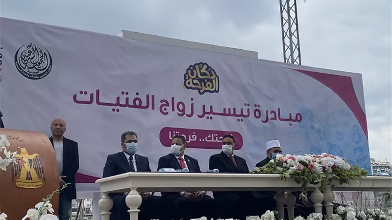 محافظ الدقهلية يسلم أجهزة كهربائية ل100 عروسة من صندوق تحيا مصر