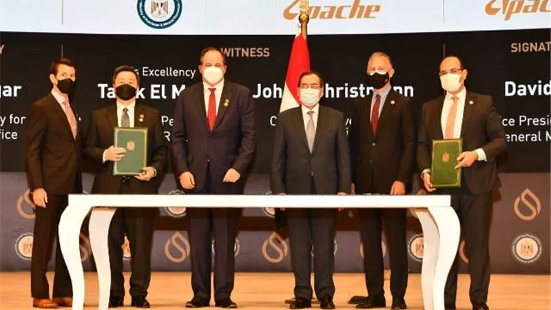 وزير البترول يشهد مع رئيس 