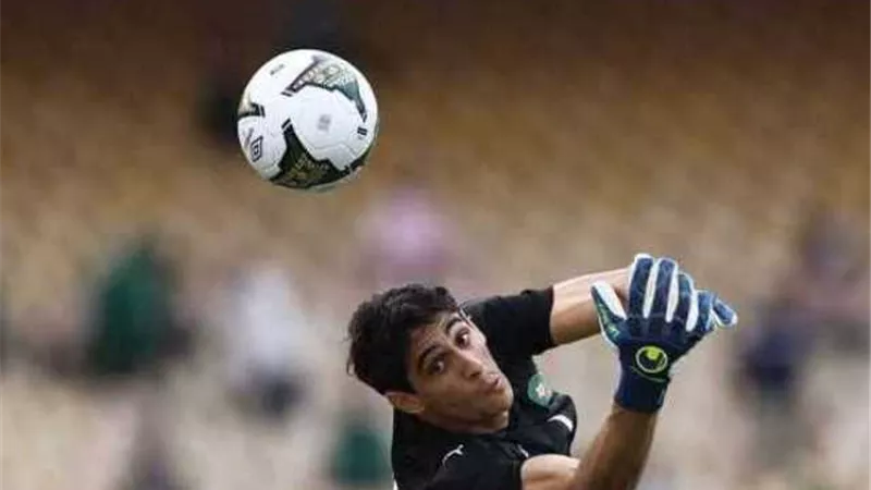 حارس المغرب : لم أقصد انتقاد المدرب بعد خروجنا على يد مصر