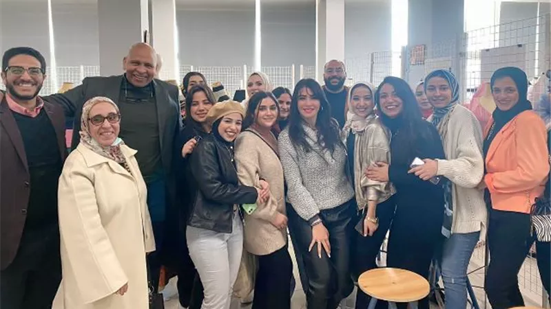 أزياء عصرية فى مشروعات طلاب الفنون التطبيقية بجامعة بدر بحضور لقاء سويدان.. بالصور