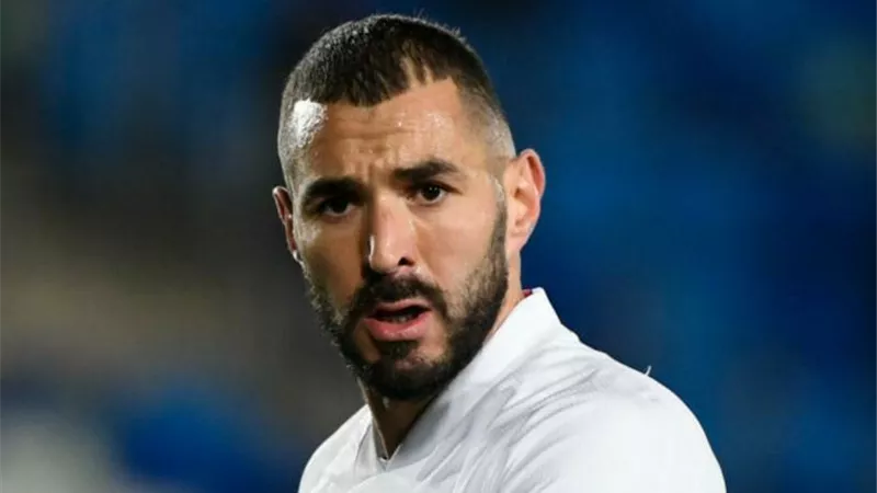 بنزيما يقود تشكيل ريال مدريد المتوقع أمام باريس سان جيرمان اليوم بدوري الأبطال