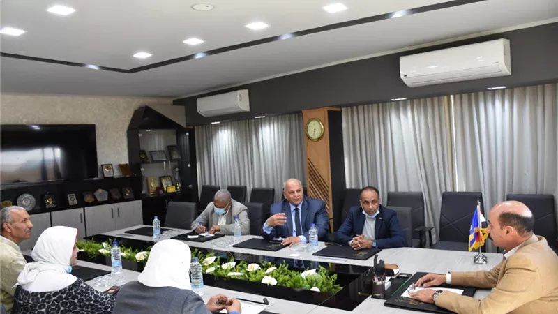 محافظ أسوان: وضع آليات محددة لتنفيذ الإستراتيجية المتكاملة لمواجهة ظاهرة إنتشار الكلاب الضالة