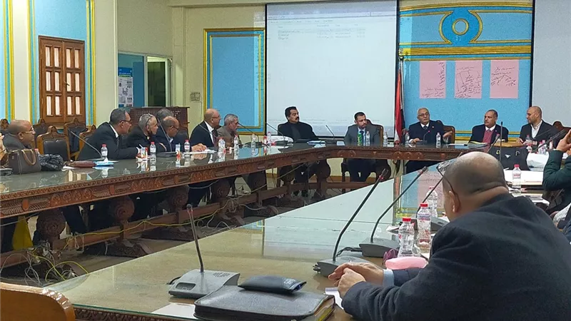 حجازي يجتمع مع موجهي عموم الدراسات الاجتماعية