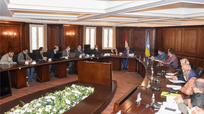 محافظ الإسكندرية يتابع آليات منظومة إدارة التخلص الآمن من المخلفات بمحافظة الإسكندرية