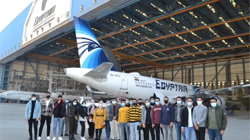 مركزالتطوير المهنى بهندسة الزقازيق ينظم زيارة ميدانية للطلاب لمصر للطيران.. بالصور