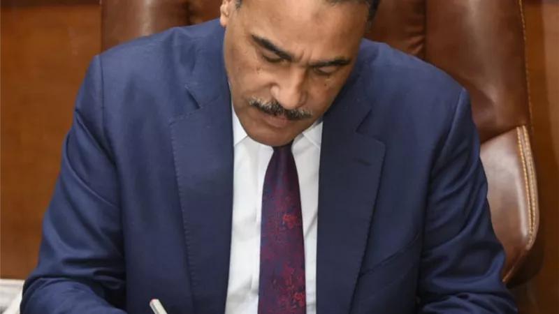 محافظ مطروح يعتمد نتيجه امتحانات الشهادة الاعدادية بنسبه ٧٧٪