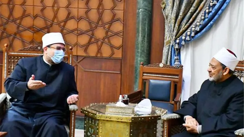 وزير الأوقاف وكبار العلماء المشاركين في مؤتمر 