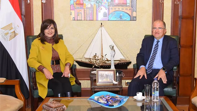 وزيرة الهجرة تبحث مع رئيس اتحاد الصناعات الاستعدادات لـ 