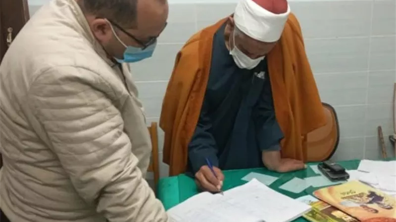 وكيل وزارة الأوقاف بالإسكندرية يفاجئ موظفي إدارتي العامرية أول و العامرية ثاني