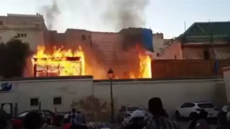 اندلاع حريق هائل في سوق تجاري بالمغرب والخسائر فادحة