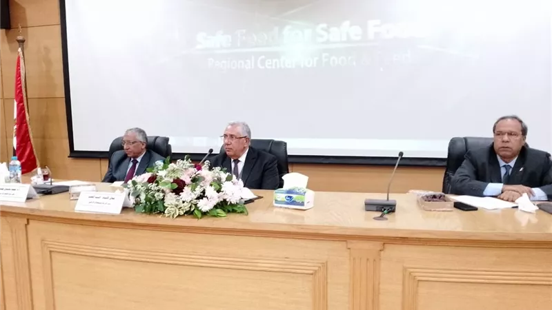 وزير الزراعة يبحث النهوض بالمحاصيل الزيتية والقصب والزيتون والتمور
