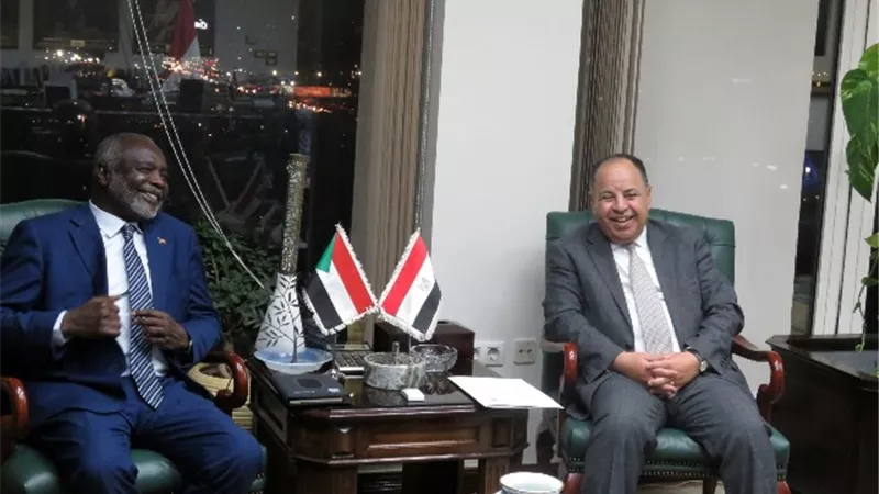 وزير المالية : كل الدعم للأشقاء السودانيين.. جاهزون لنقل خبراتنا الاقتصادية