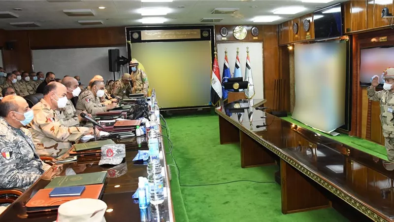 وزير الدفاع يشهد مشروع مراكز القيادة الاستراتيجى التعبوى المشترك (سيناء- 6) .. فيديو
