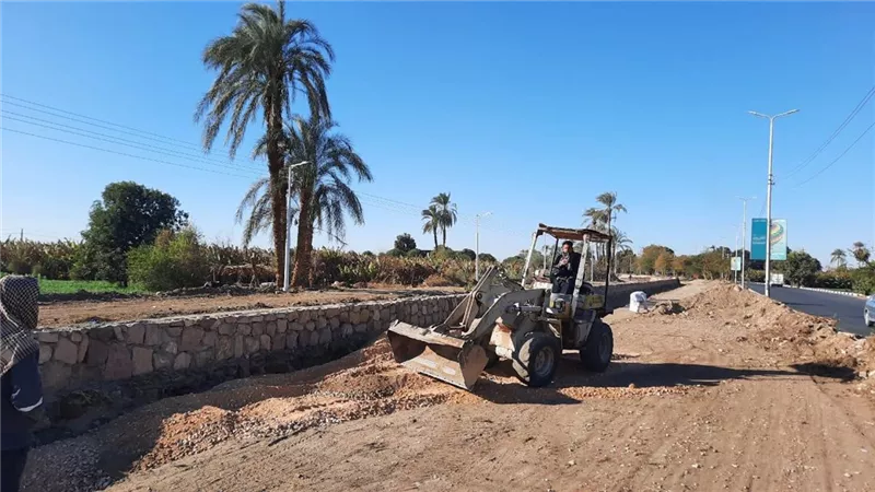 رئيس مركز البياضية يتفقد أعمال مشروعات الغاز والمسار السياحى جنوب الأقصر