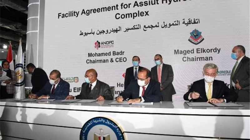 وزير البترول يشهد توقيع عقود لتمويل مشروع مجمع إنتاج السولار بأسيوط