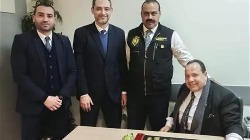 جمارك المطار تحبط تهريب عدد من السبائك الذهبية