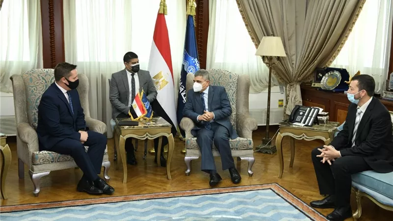 الفريق أسامة ربيع يبحث سبل التعاون مع المكتب الأمريكي للملاحة