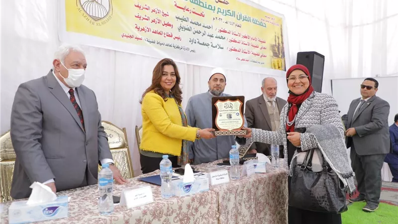 محافظ دمياط تُكرم حفظة القرآن الكريم بالمنطقة الأزهرية..وتفتتح معرض لرياض الأطفال