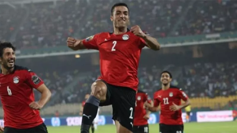 مدرب منتخب مصر يكشف حقيقة إيقاف عبد المنعم أمام السنغال