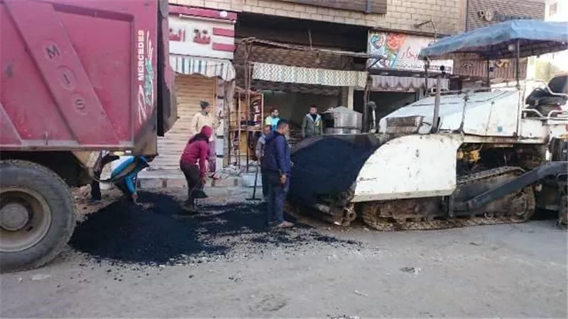 بتكلفة 5 مليون جنيه.. رصف شارع التحرير بمدينة كفر صقر بالشرقية