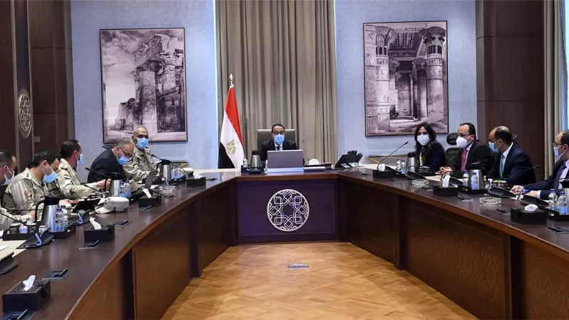 رئيس الوزراء يتابع مع رئيس الهيئة الهندسية الموقف التنفيذي لعدد من المشروعات