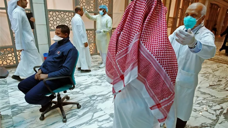 السعودية تسجل تراجعا ملحوظا في أعداد الاصابات بكورونا