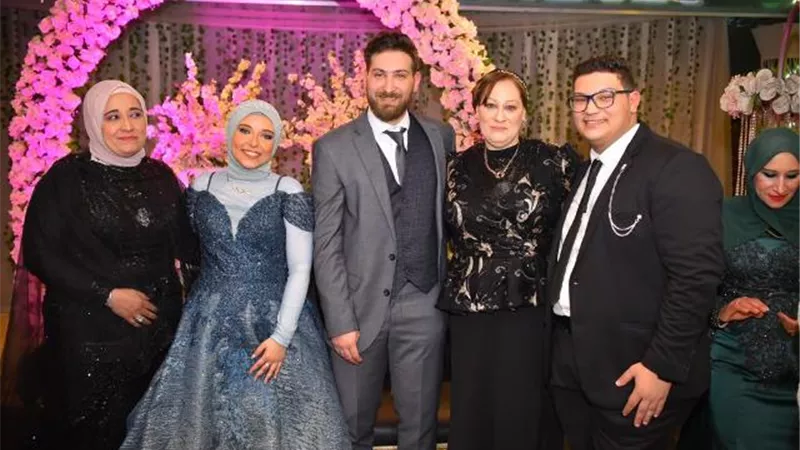 عائله صبحى تحتفل بخطوبه نجلها