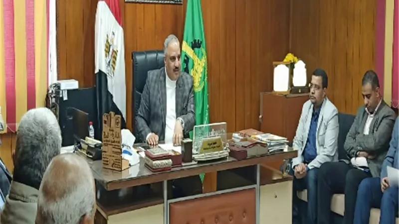 وكيل الشباب والرياضة بالقليوبية يناقش مع مديري الادارات تنظيم دورى المراكز فى نسخته التاسعة