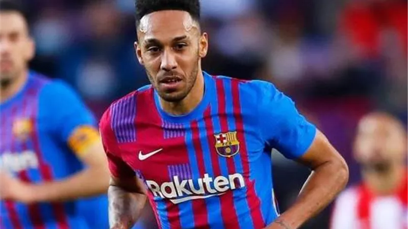 توريس وأوباميانج يقودان هجوم برشلونة أمام نابولى