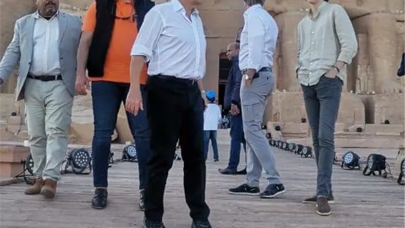 مطار ابو سمبل يستقبل رئيس فرنسا الاسبق نيكولا ساركوزي