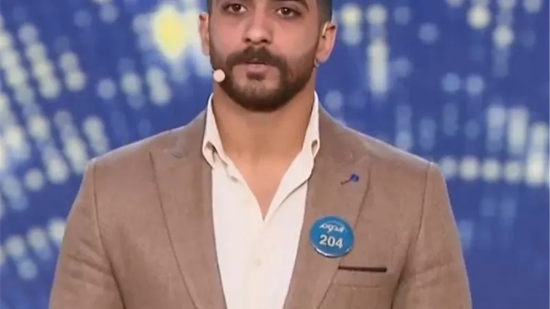 أحمد الباشا يسجد على مسرح «الدوم» بعد تألقه في المونولوج العامي