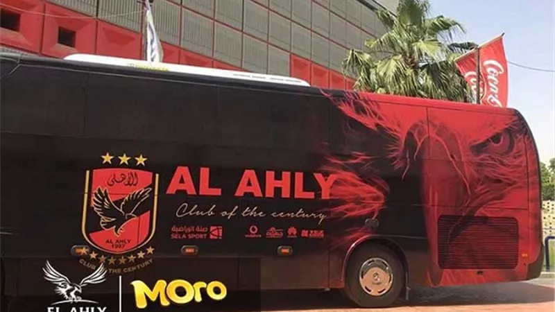 بعثة الأهلي تتوجه إلى ملعب الجوهرة الزرقاء لخوض مباراة الهلال