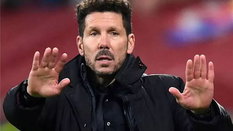 سيميونى اقترب من الرحيل عن تدريب اتليتكو مدريد وفالفيردى البديل