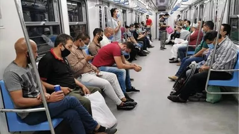 النقل تحذر المواطنين: عدم ارتداء الكمامة بالمترو والسوبر جيت والقطارات يعرضك للغرامة الفورية