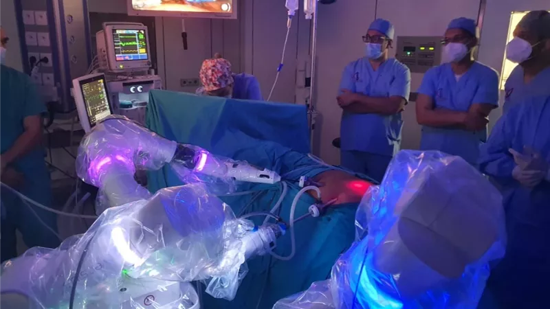 الجمعية المصرية لجراحة المناظير: الربوت الجراحي يحقق نتائج إيجابية بمستشفيات جامعة عين شمس