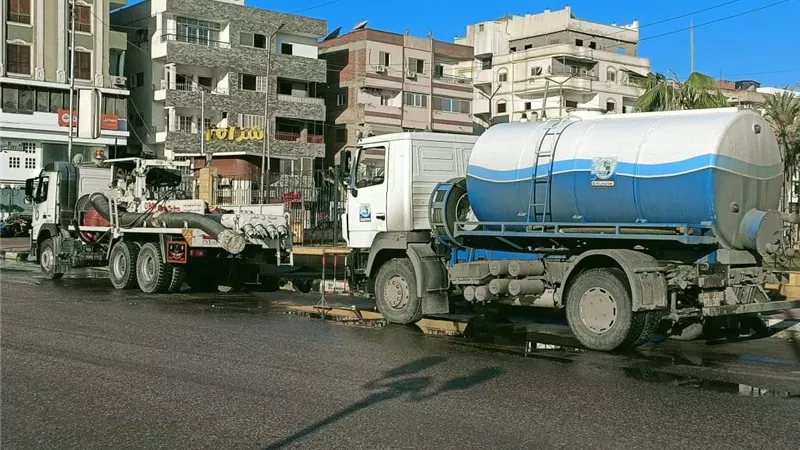 مياه القناة تعلن الطوارئ وتدفع بسيارات لشفط الأمطار..صور