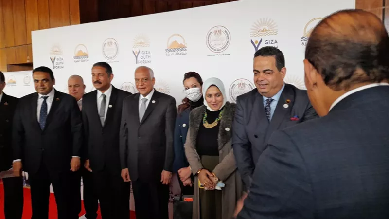 راشد يفتتح منتدي شباب الجيزة بحضور٥٠٠ طالب وطالبه ونواب الشعب
